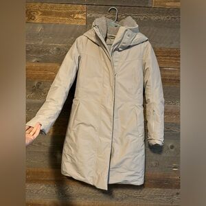 Lululemon Snow Warrior Parka in color Linen size 4